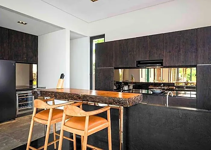 ホテル Zephirantes 4 Bedroom Private Pool Canggu Su18 5*